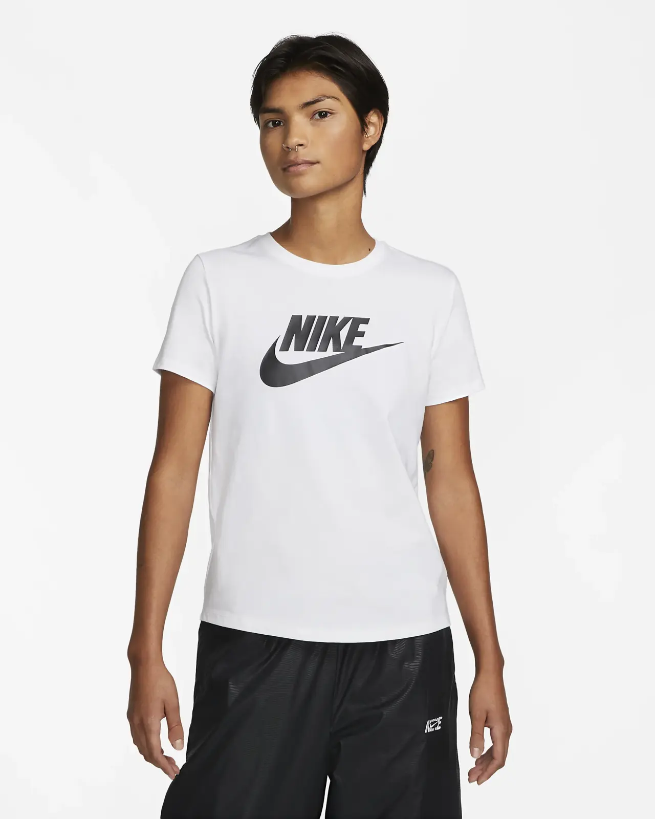 Nike Sportswear Essentials