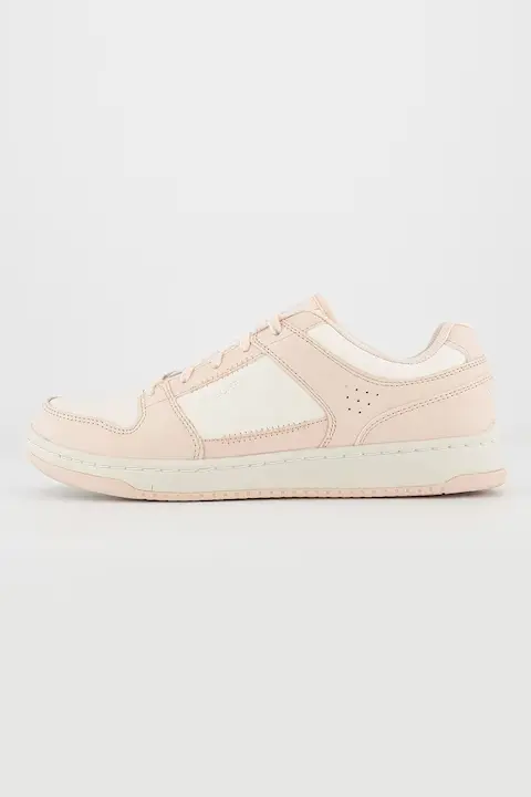 Skechers court status 40