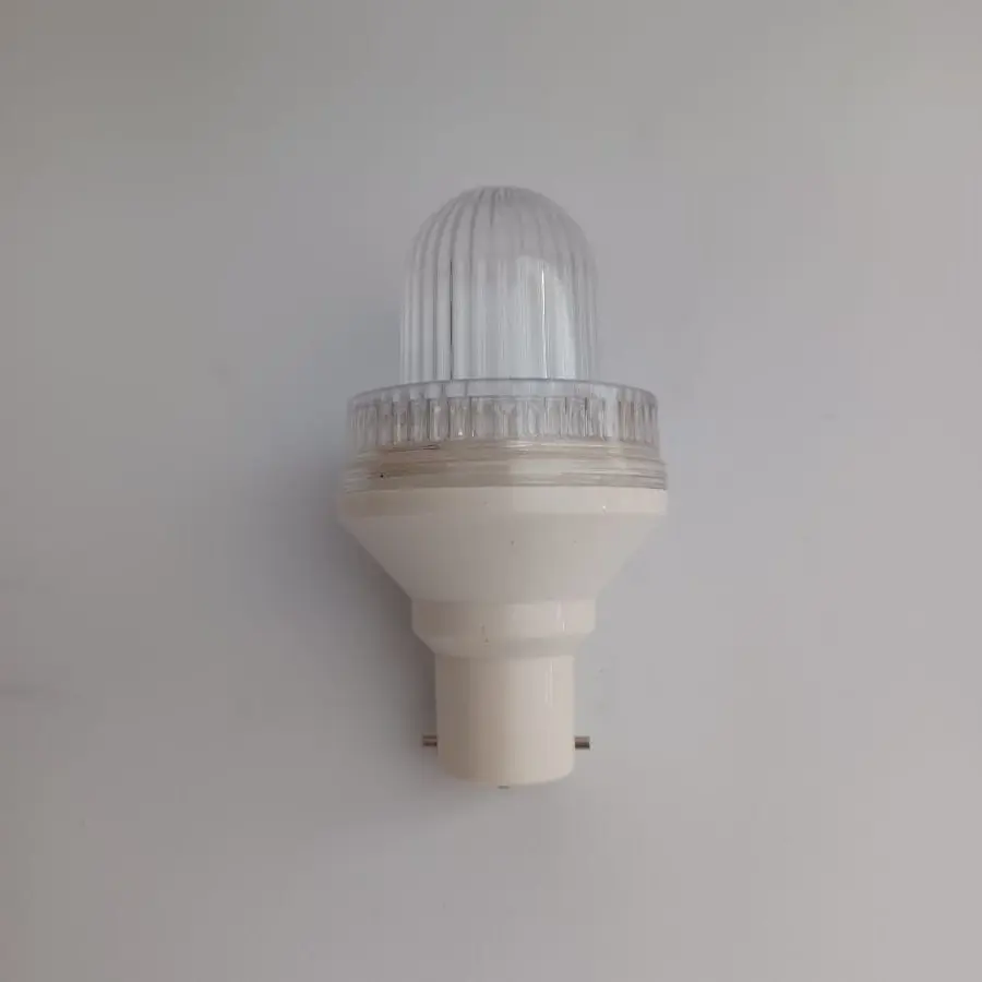LED žárovka FLASH, ledově bílá, patice B22, IP44
