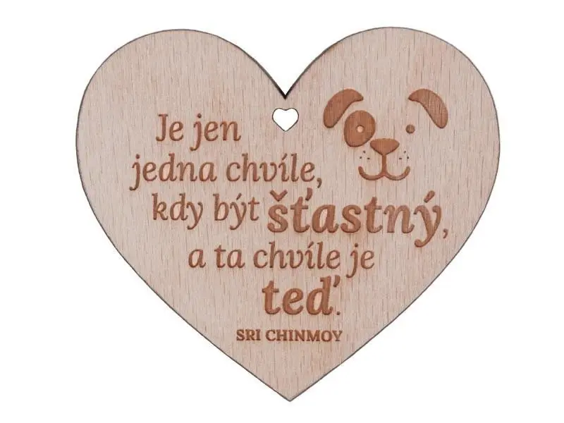 Dřevěné srdíčko Je jen jedna chvíle, kdy být šťastný, a ta chvíle je teď - Sri Chinmoy