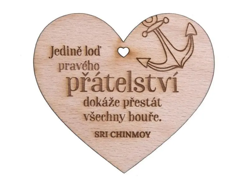 Dřevěné srdíčko Jedině loď přátelství dokáže přestát všechny bouře - Sri Chinmoy