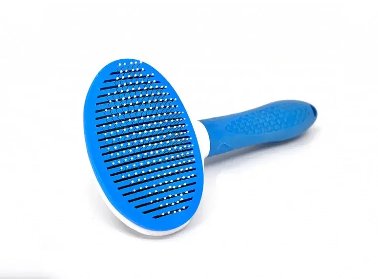 Zaparkorun Inovativní kartáč na vyčesávání srsti PETBRUSHY - modrý