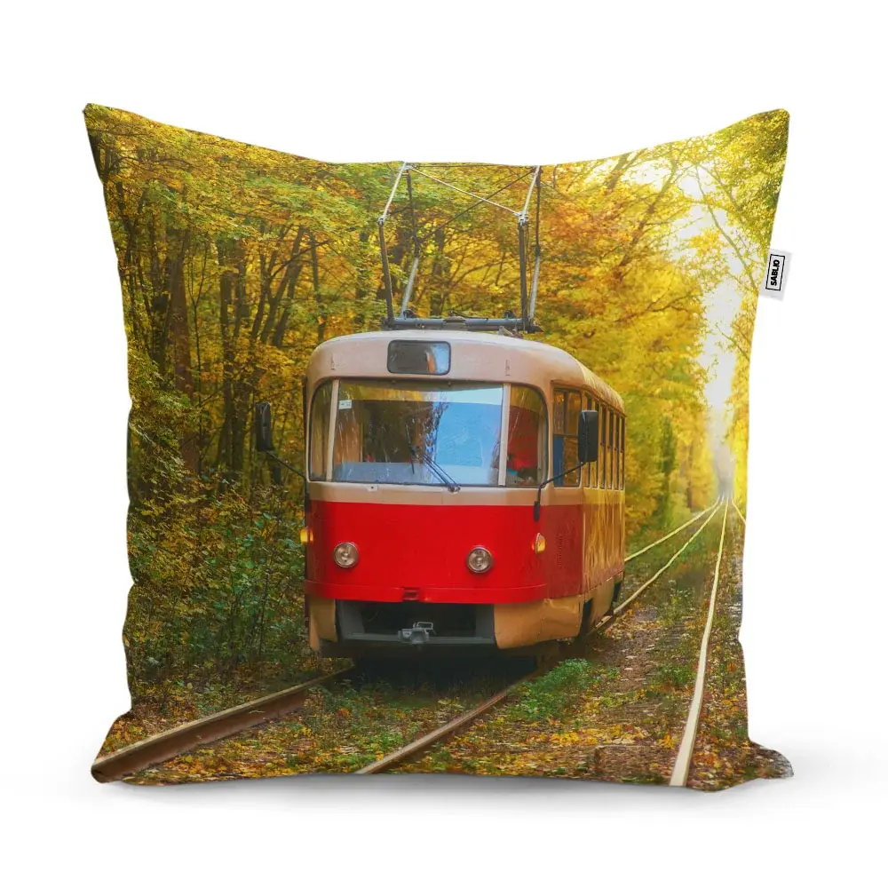 Polštář Červená tramvaj v lese - 60x60 cm
