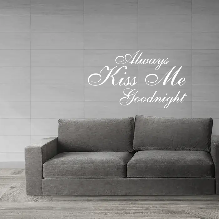 Samolepka na zeď: nápis Kiss me - 60x35 cm