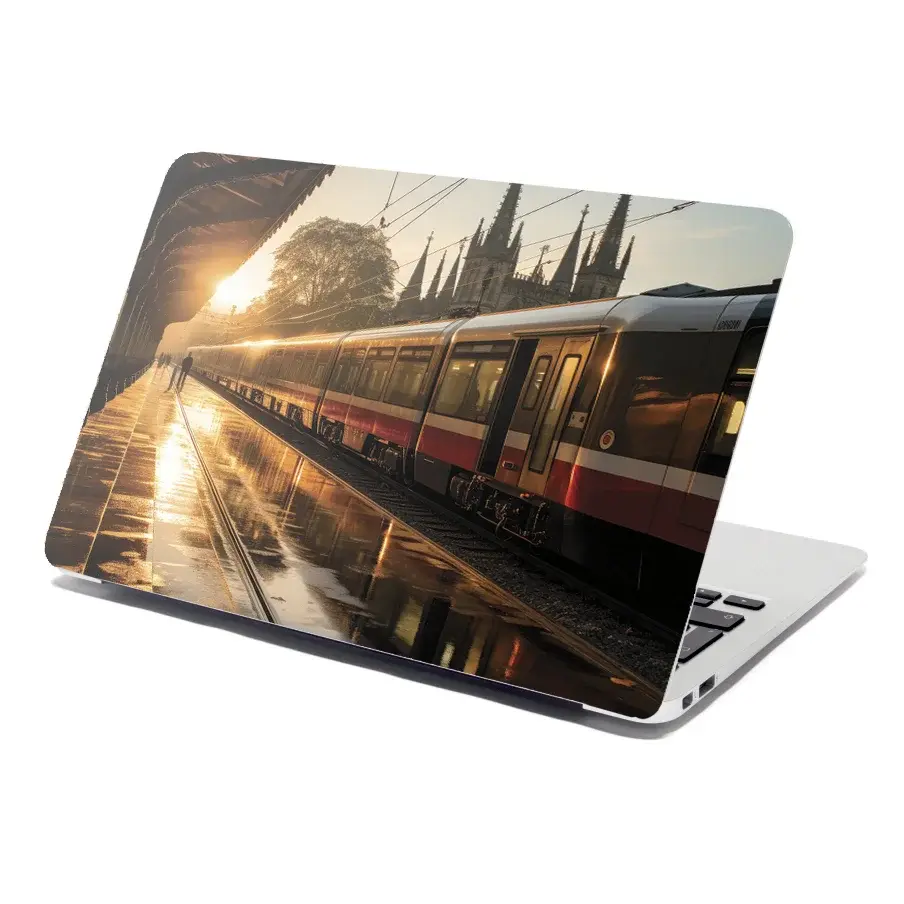 Samolepka na notebook Vlak na nádraží při východu slunce - 38x26 cm