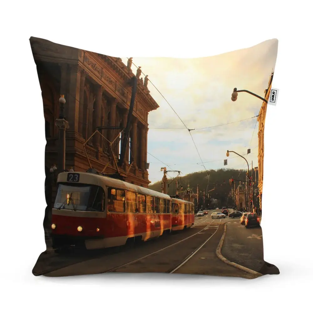 Polštář Tramvaj v historickém městě - 60x60 cm