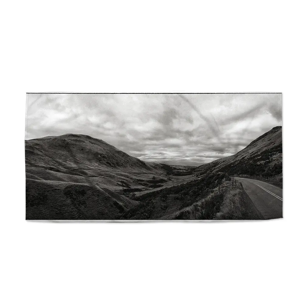 Ručník Černobílé údolí - 50x100 cm