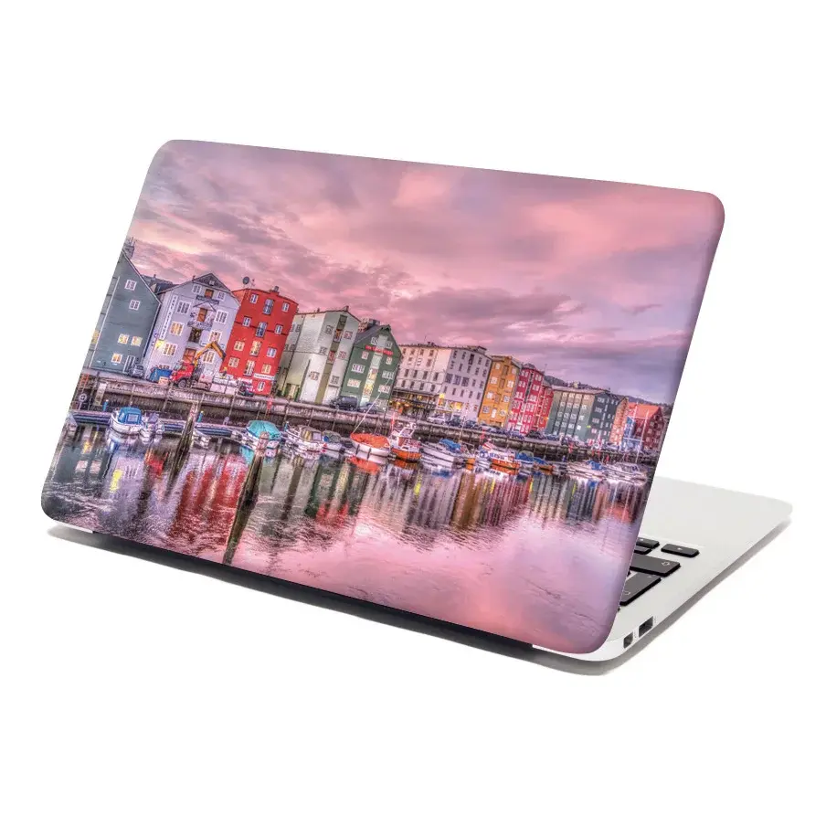 Samolepka na notebook Barevné domky na pobřeží - 38x26 cm