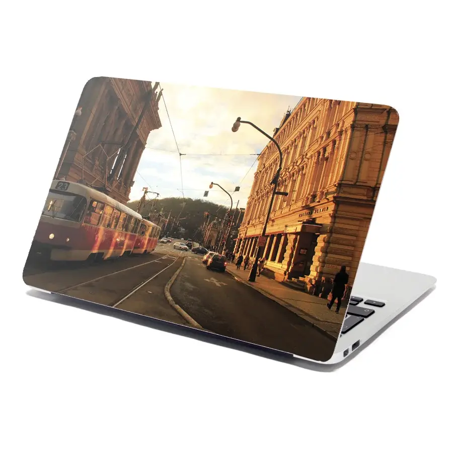 Samolepka na notebook Tramvaj v historickém městě - 29x20 cm