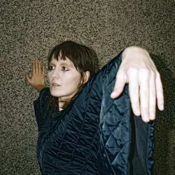 CD Cate Le Bon: Crab Day