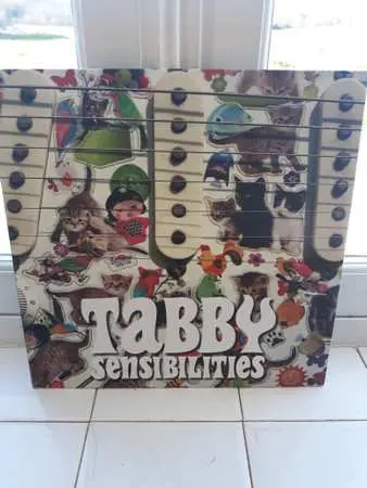 LP Tabby Sensibilities: B&W&Tabs CLR | LTD