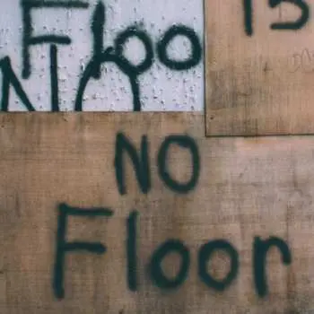 CD White Laces: No Floor