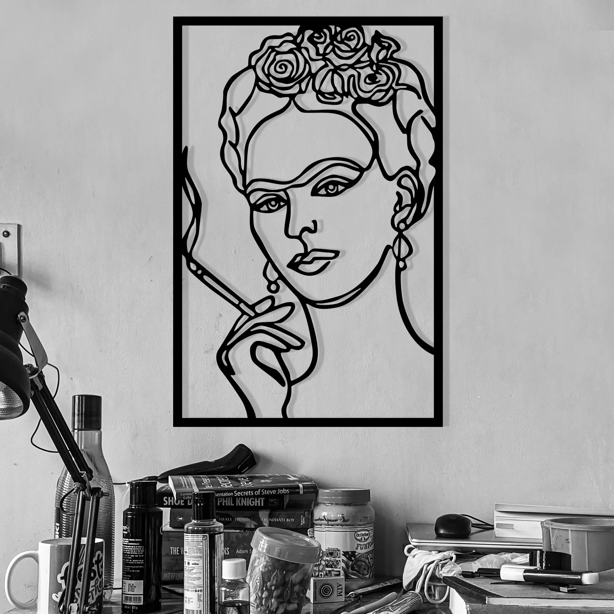 Wallity Nástěnná kovová dekorace Kahlo černá