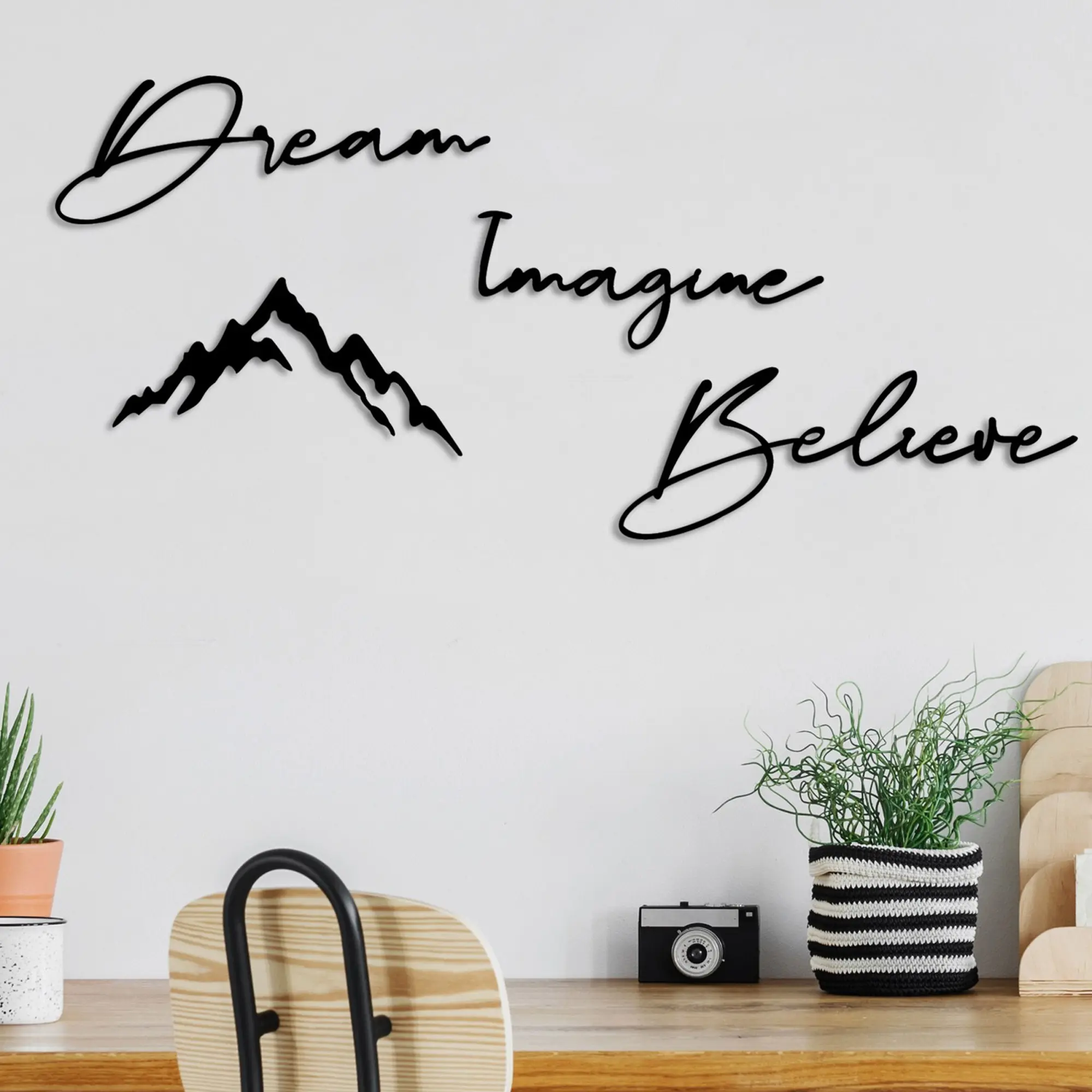 Dekorativní kovový doplněk na zeď Dream Imagine Belive