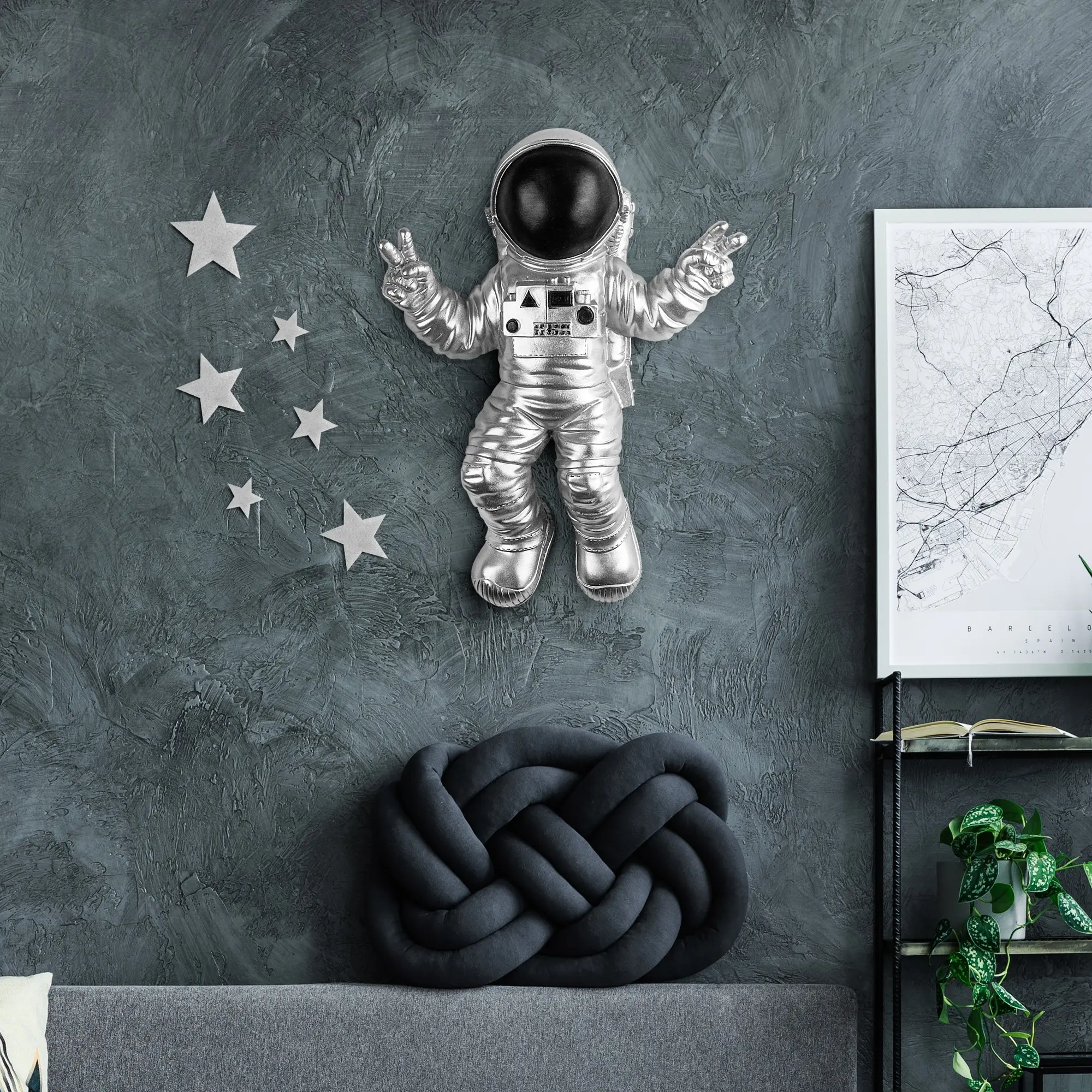 Wallity Nástěnná dekorace Astronaut stříbrná/černá