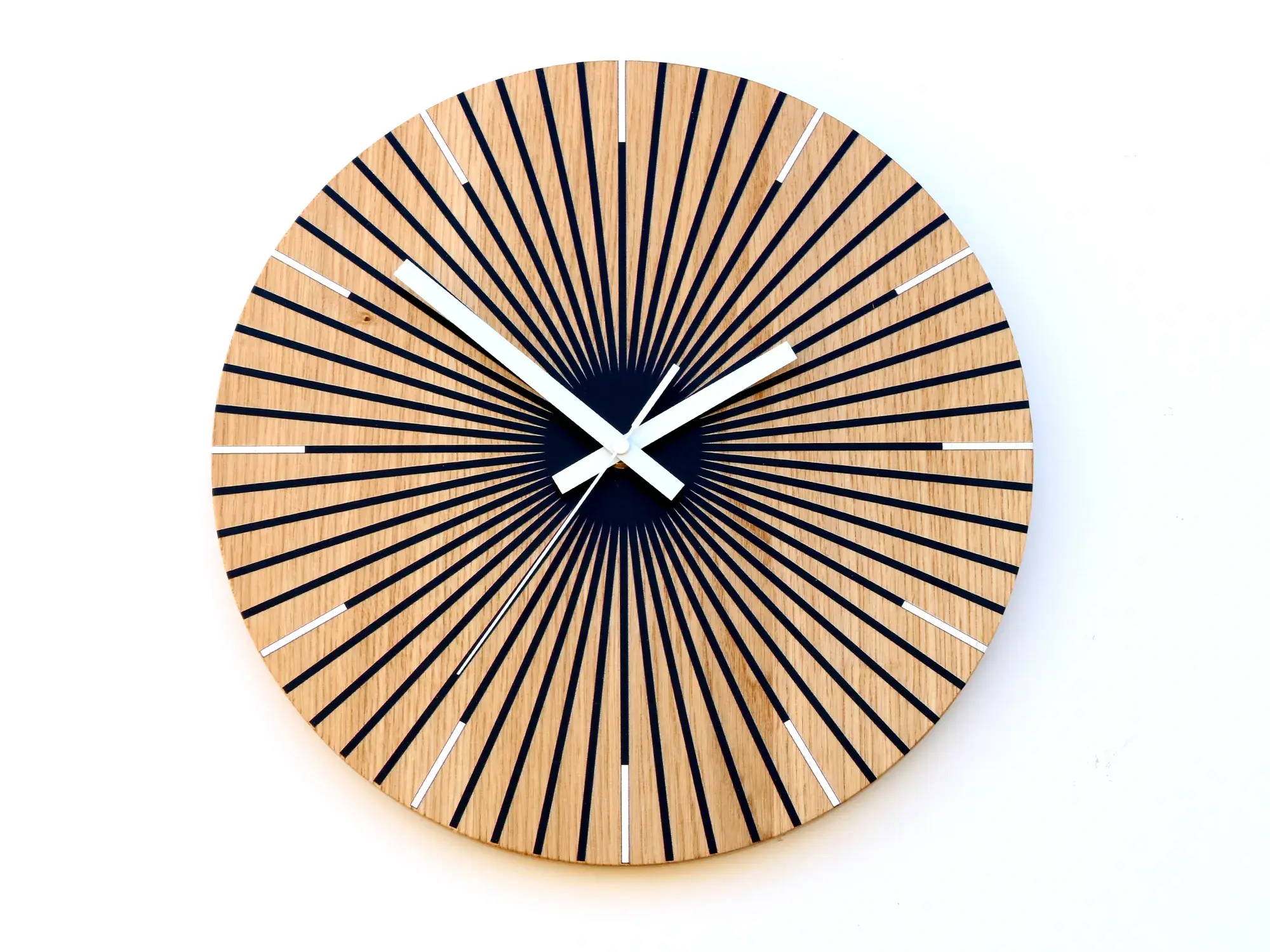 ModernClock Dřevěné nástěnné hodiny Arian 33 cm dub přírodní/černé