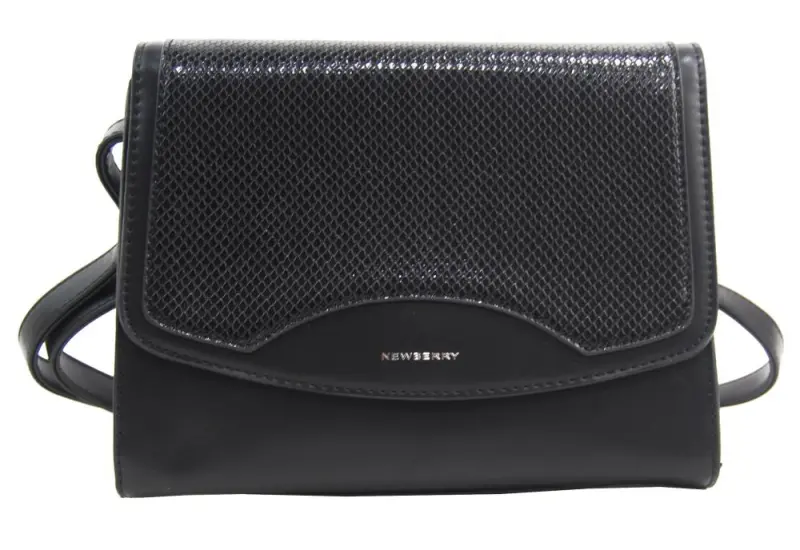 Černá crossbody dámská kabelka v hadím designu NEW BERRY