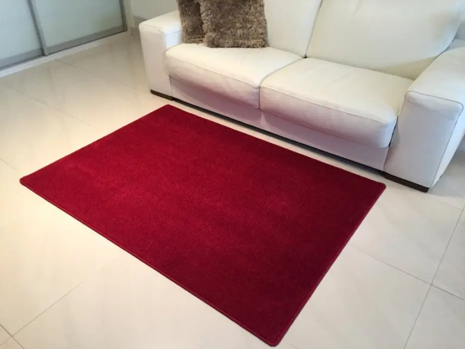 Kusový vínově červený koberec Eton 80x150 cm