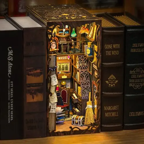Figured ART Book Nook sada - Kouzelný lékárník