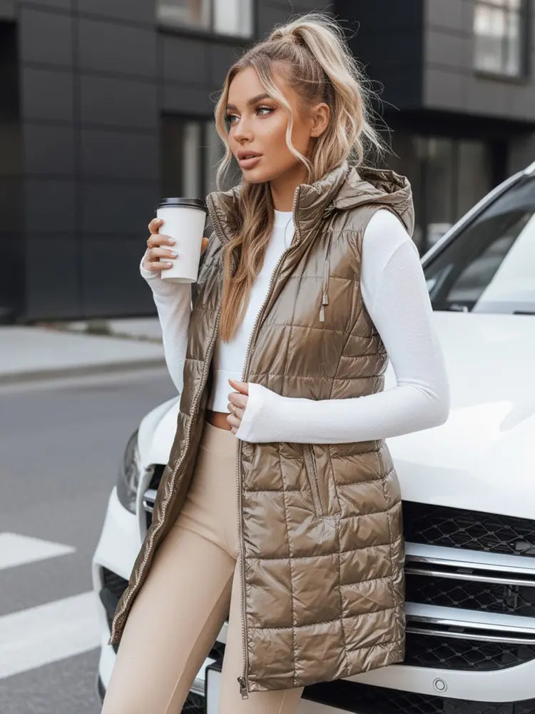 Dámská prošívaná vesta s kapucí ve zlaté barvě FashionStreet TY5258 S