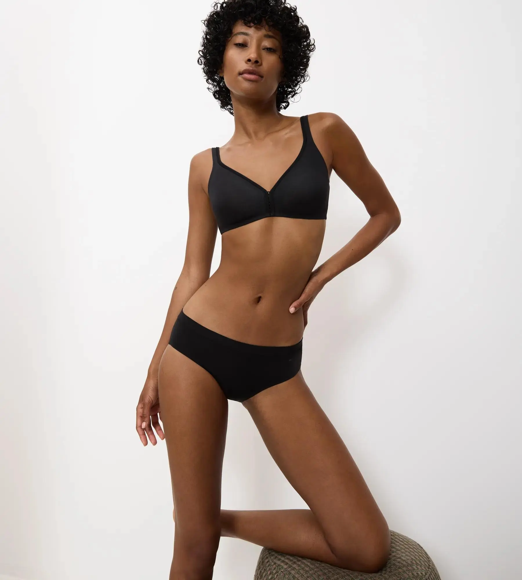 EILEEN - Podprsenka bez kostic pro každodenní pohodlí Triumph BLACK