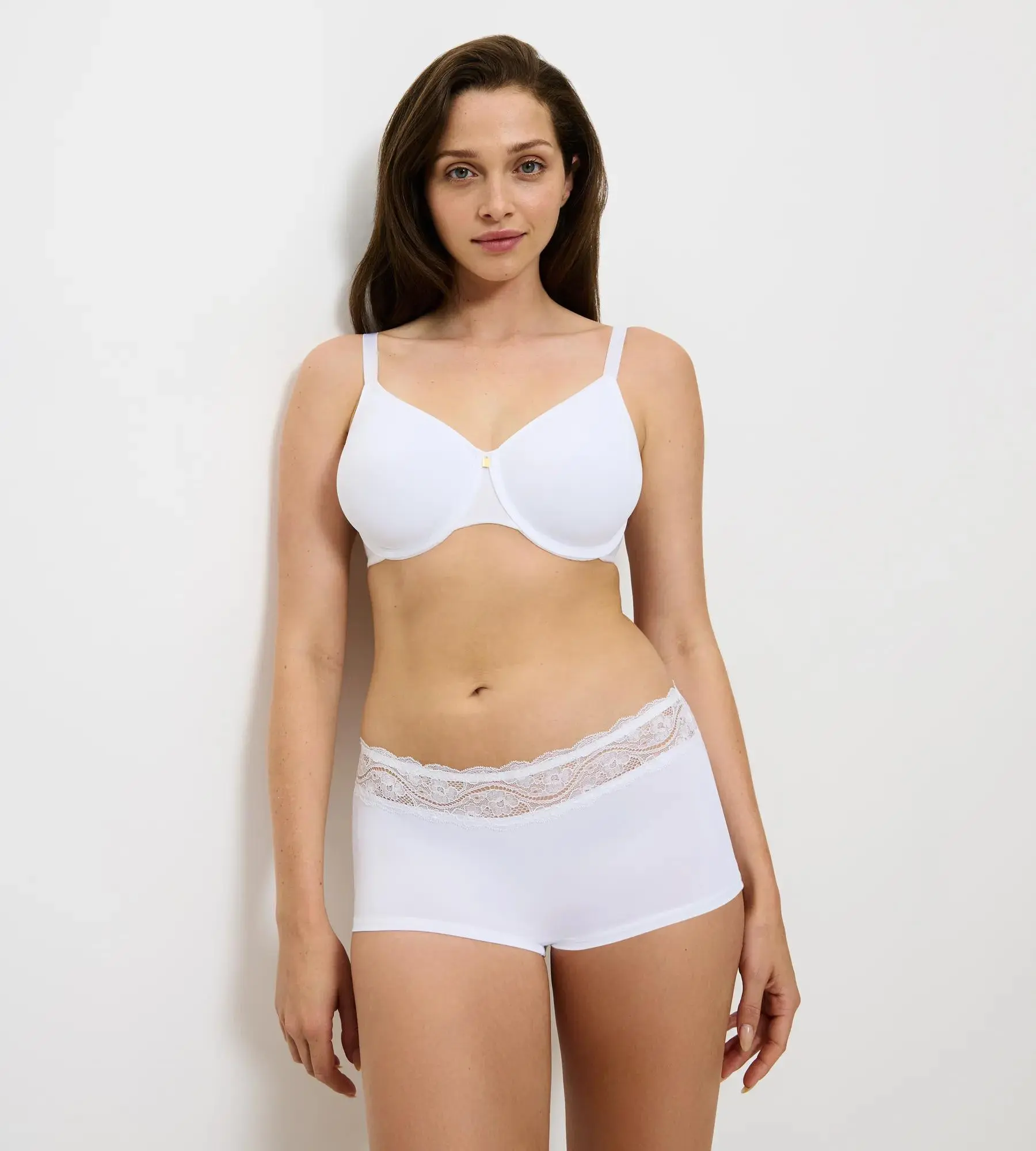 Triumph - Lovely Micro: krátké boxerky s květinovou krajkou Triumph WHITE XS