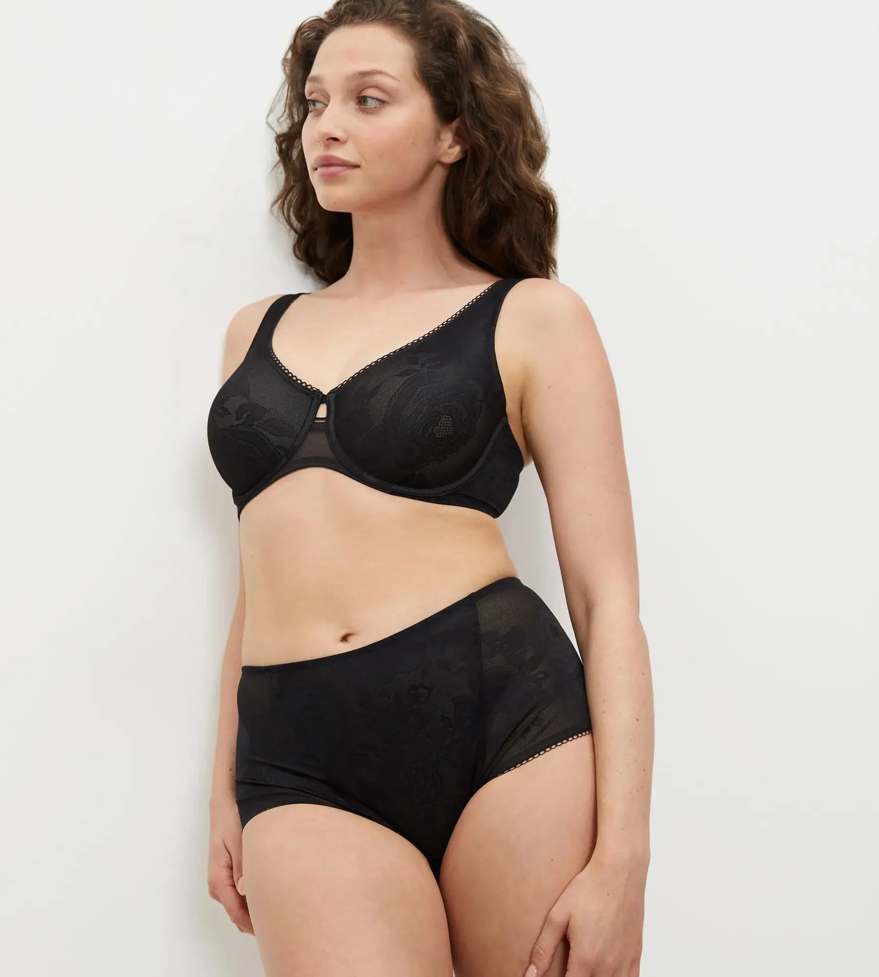WILD ROSE SENSATION W01 - Minimizer podprsenka pro hladký, opticky menší dekolt Triumph BLACK 80G
