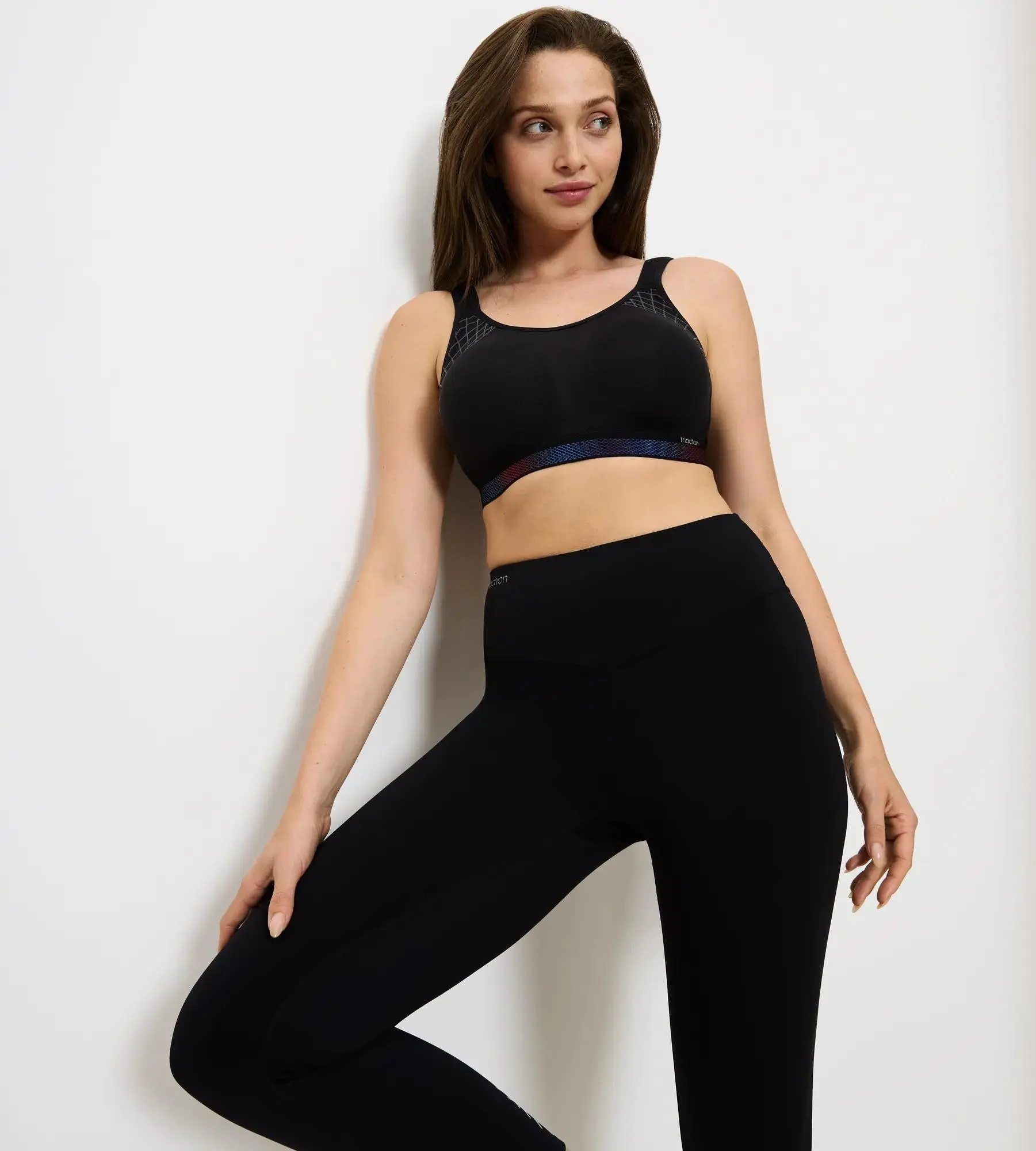 Dámská podprsenka Triaction Cardio Flow N01 EX - BLACK - černá 0004 - TRIUMPH BLACK 85H