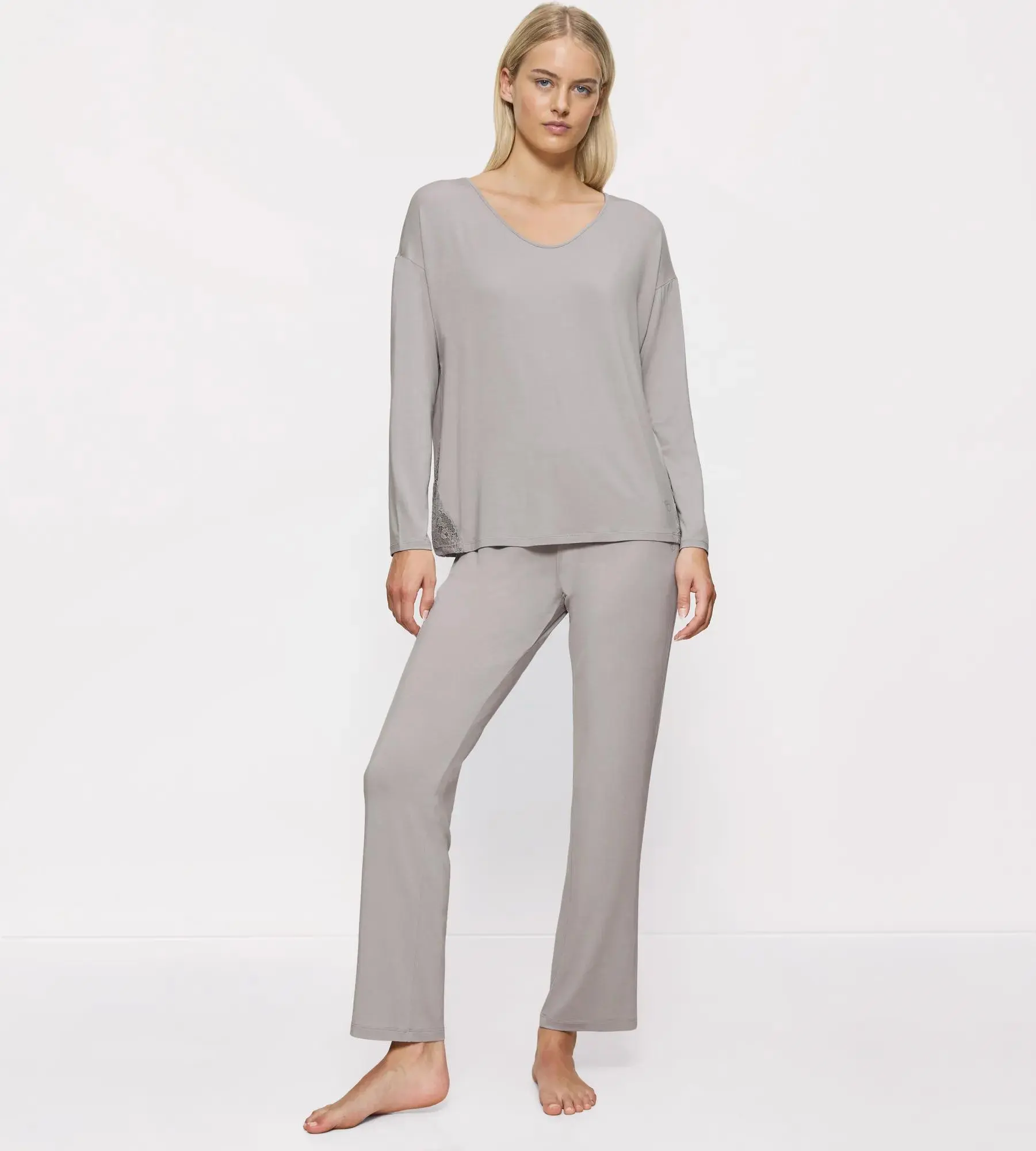 TIMELESS SENSUALITY - Hebká modalová pyžamová souprava s krajkou Triumph Silent Grey 42