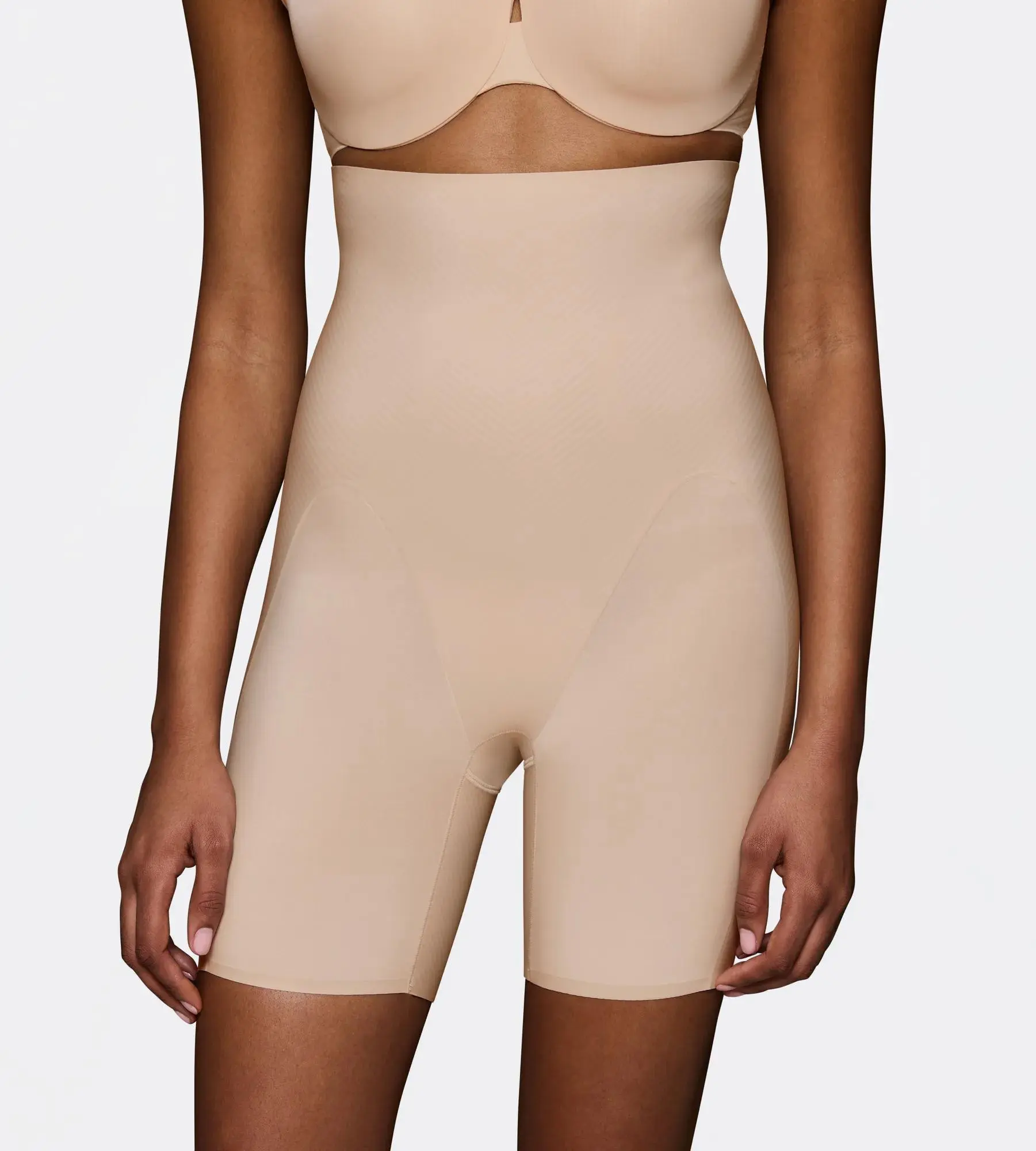 BMU ILLUSION CURVE - Tvarující kalhotky s velmi vysokým pasem Triumph Satin Cream XL