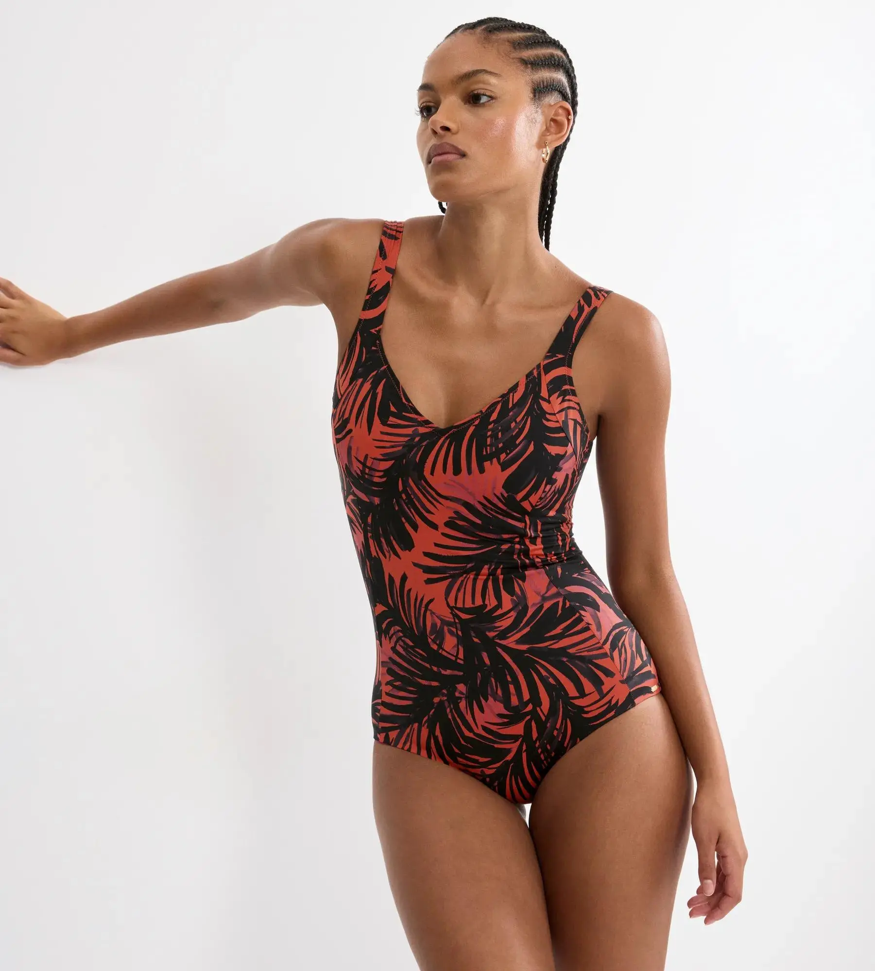 SUMMER PALM – Plavky s kosticemi pro tvarovanou podporu Triumph BROWN