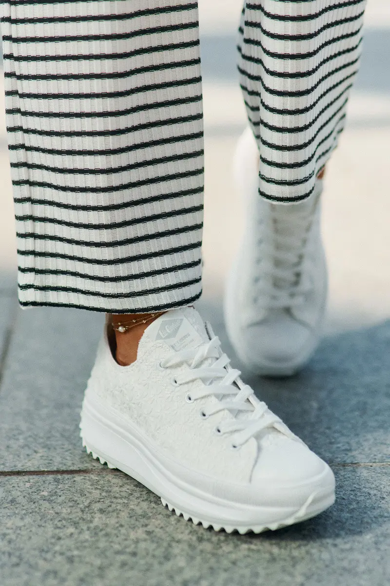 Dámské Tenisky S Vyšíváním Na Platformě Lee Cooper LCW-25-31-3465L Bílé 39