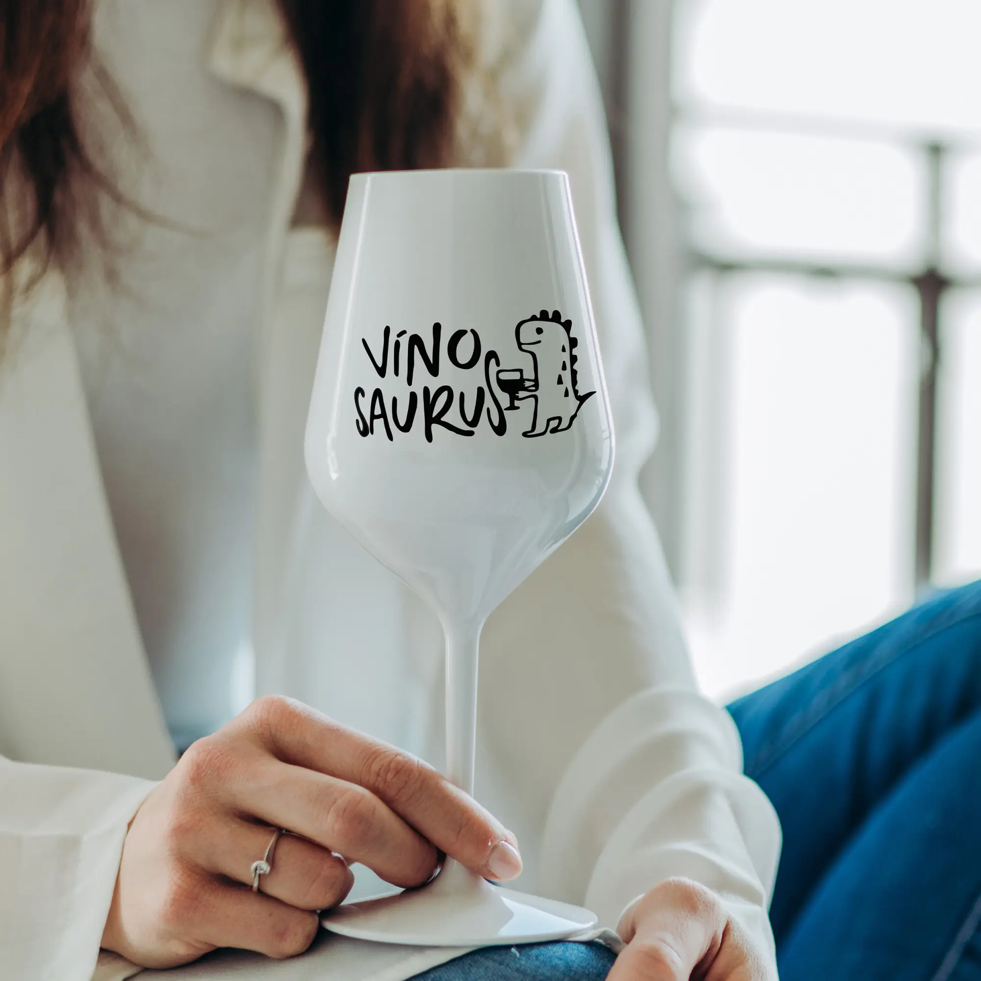 VÍNOSAURUS - bílá nerozbitná sklenice na víno 470 ml