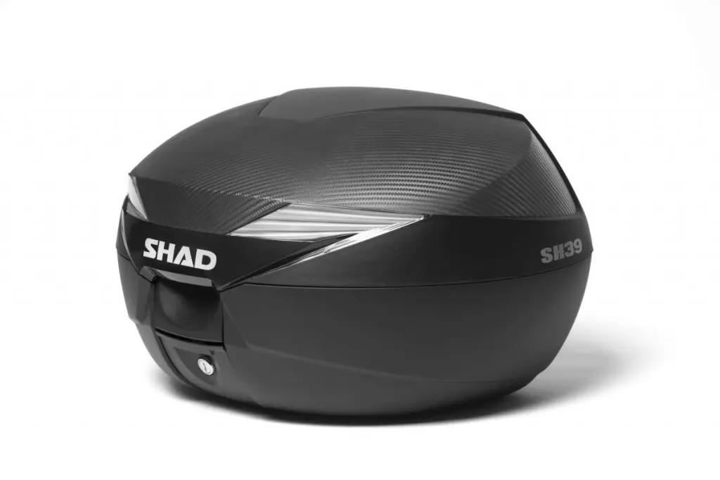 SHAD Vrchní kufr na motorku SH39 Karbon (SH39 kufr nové generace střední třídy. Kapacita: 1 integrální + 1 otevřená helma. Včetně plotny.)