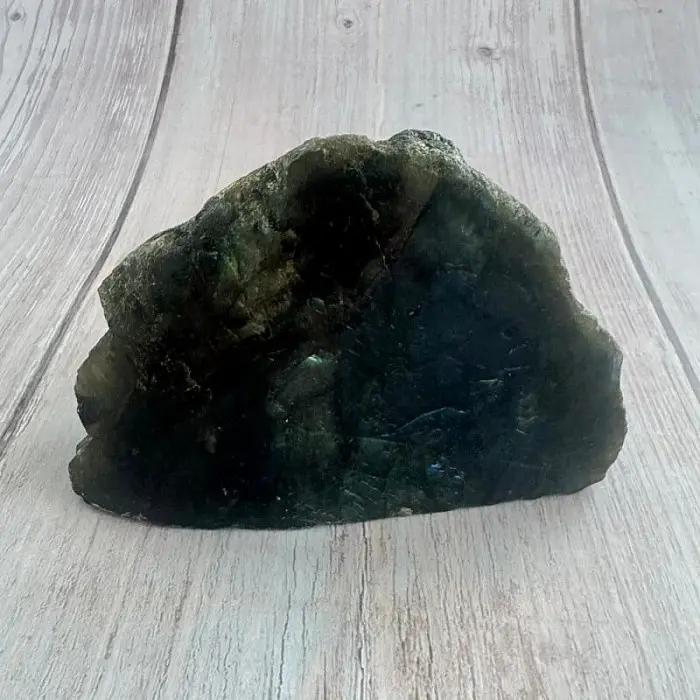 Labradorit polobroušený Madagaskar P2-21 - cca 7,1 x 9,6 cm, 416 g