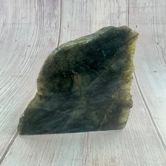 Labradorit polobroušený Madagaskar P2-23 - cca 10,5 x 10,9 cm, 483 g
