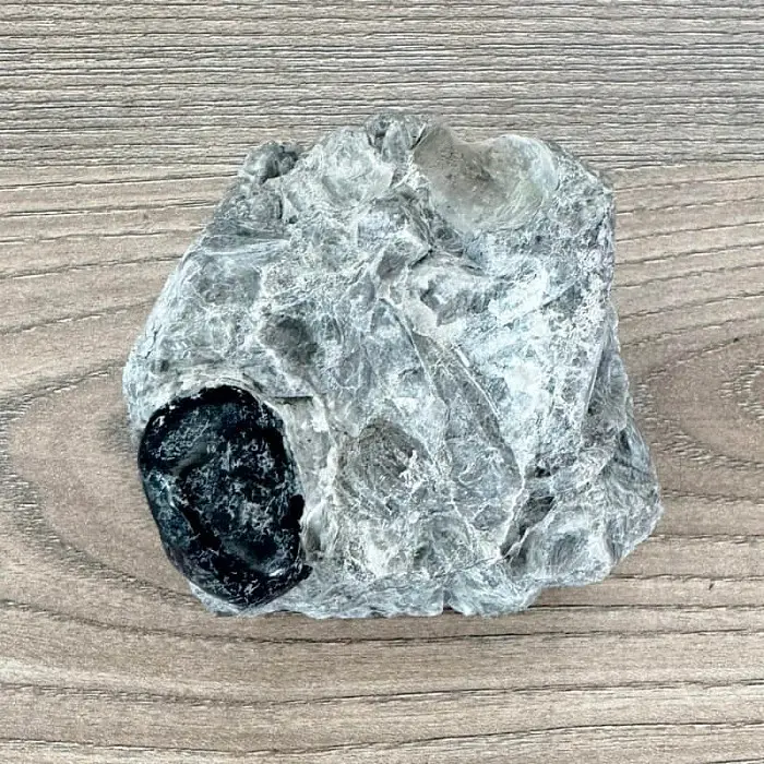 Obsidián Apačská slza v matrixu USA 78 - cca 2,8 cm, 305,9 g