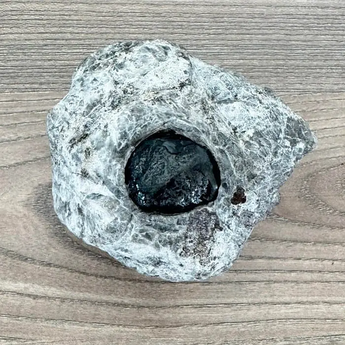Obsidián Apačská slza v matrixu USA 85 - cca 2,6 cm, 495,3 g