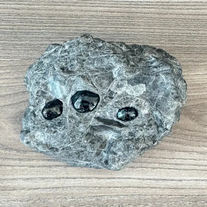 Obsidián Apačská slza v matrixu USA 76 - cca 1,6 cm, 528 g