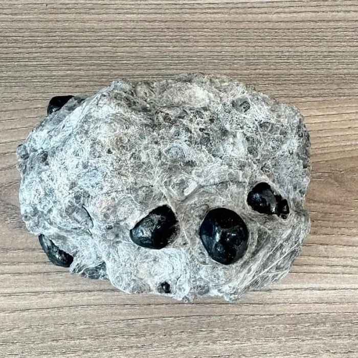 Obsidián Apačská slza v matrixu USA 93 - cca 1,8 cm, 738 g