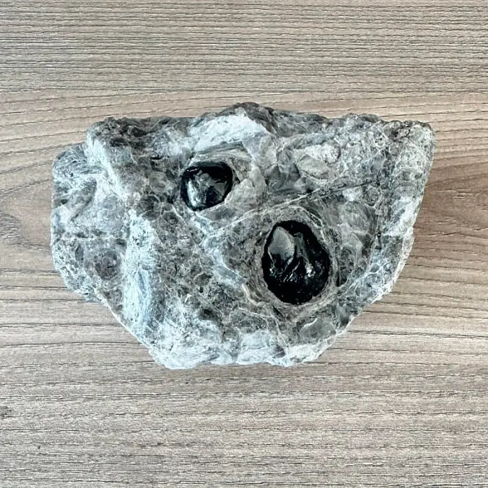 Obsidián Apačská slza v matrixu USA 97 - cca 2,3 cm, 571 g