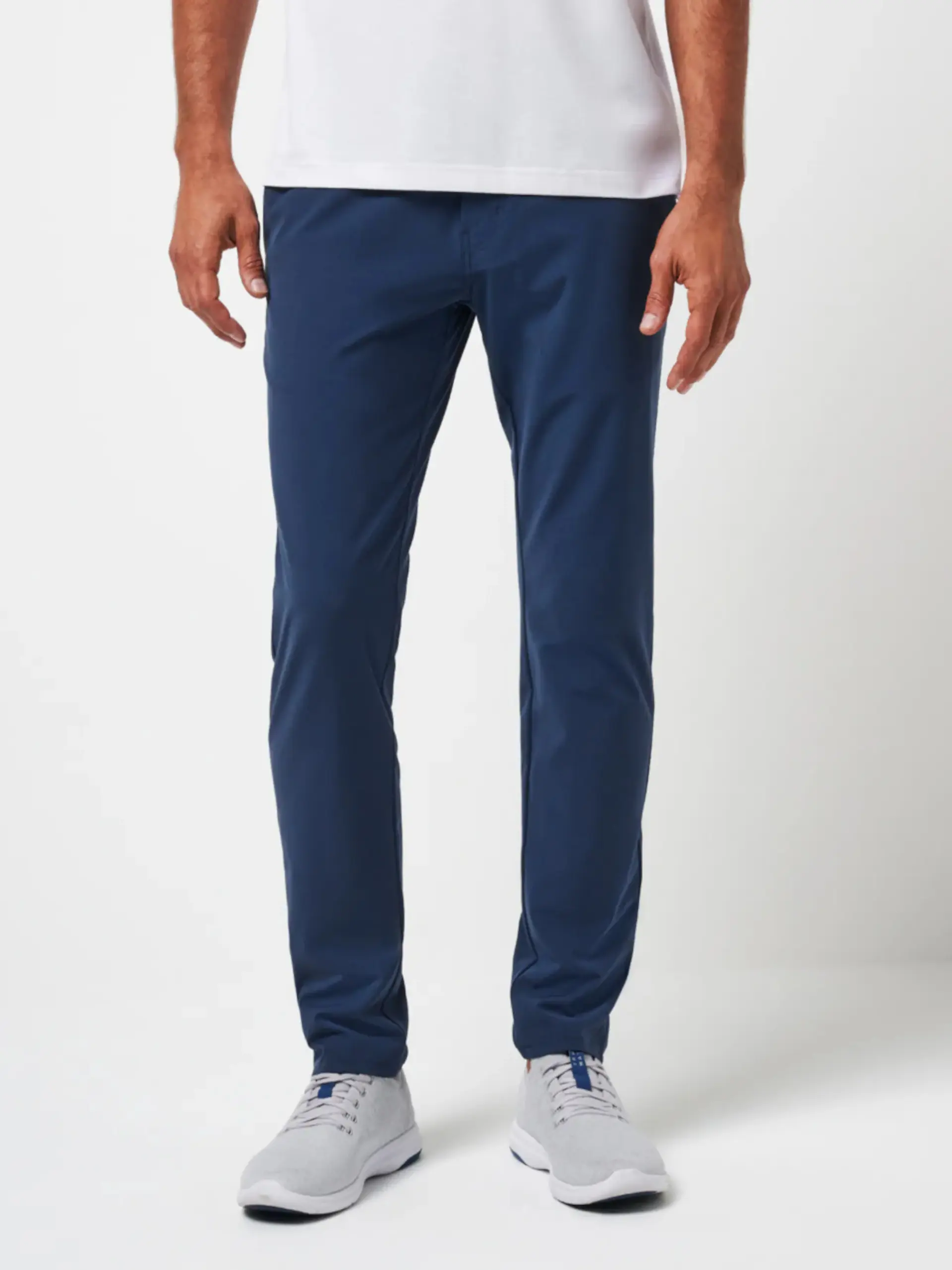 TravisMathew Open To Close Tech Chino pánské golfové kalhoty, tmavě modré