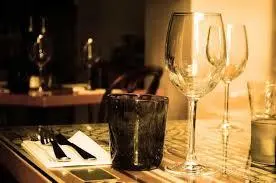 Uvězněni v restauraci - šifrovací hra na doma