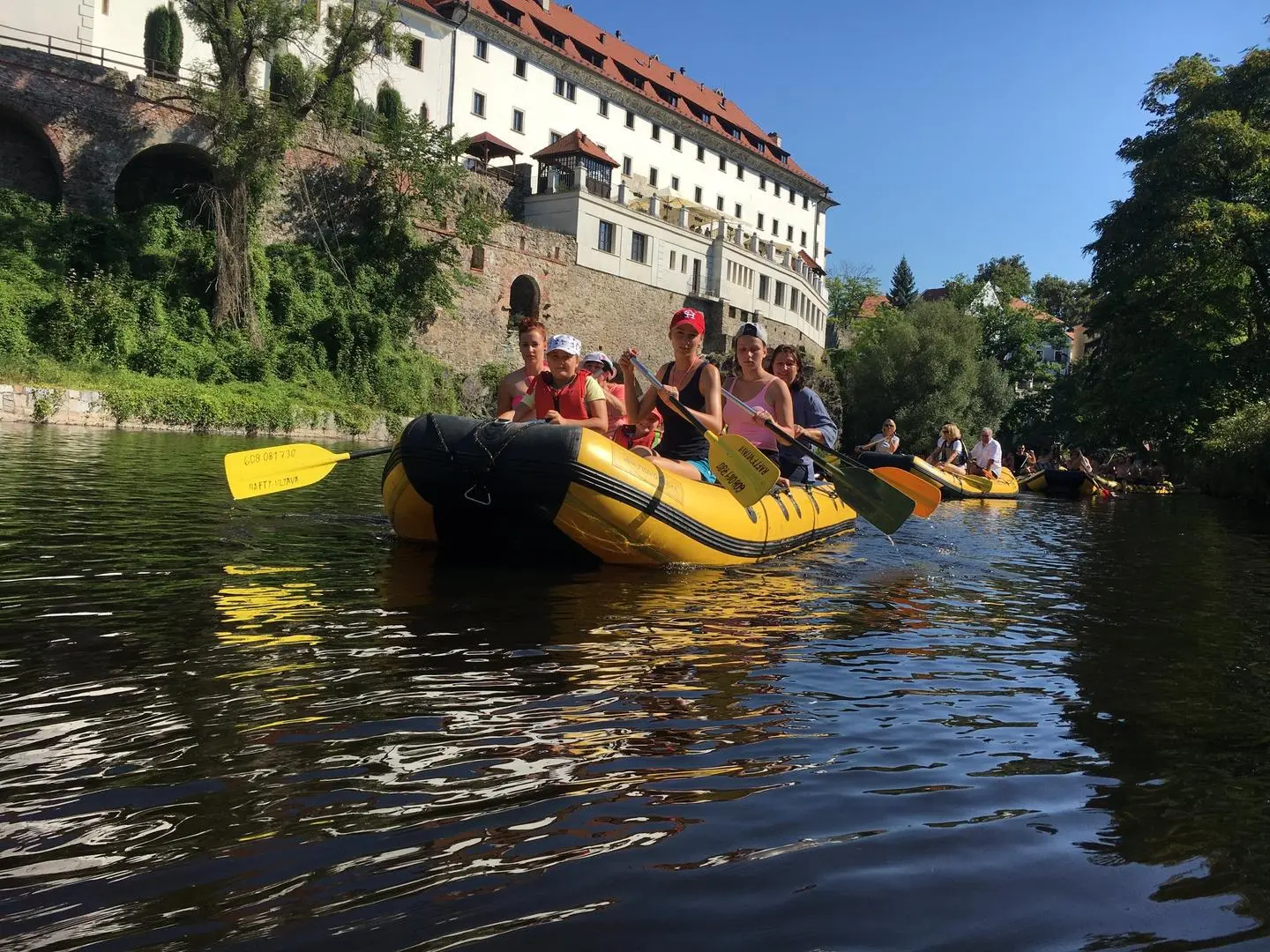 Jednodenní výlety na raftu - Český Krumlov - průjezd historickým centrem