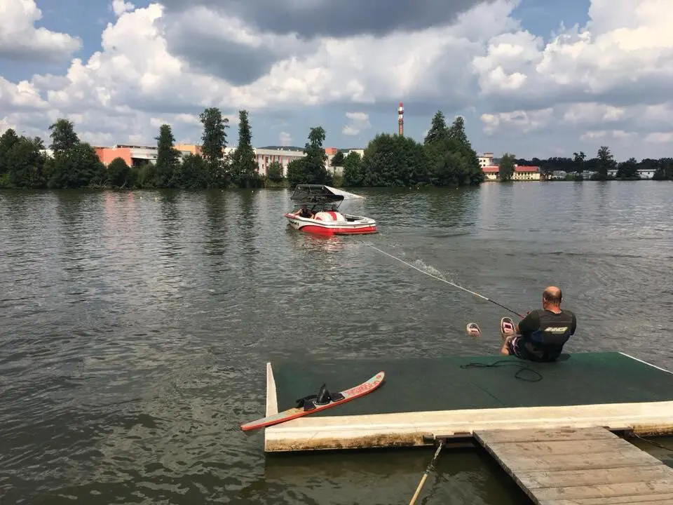 Jízda na vodních lyžích za motorovým člunem - Jízda na vodních lyžích za motorovým člunem - pokročilí