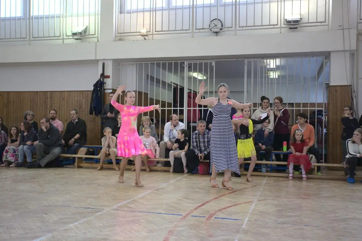 Taneční kurzy školy StandardKlub Modřany - pro děti - Společenský tanec 6. - 9. třída