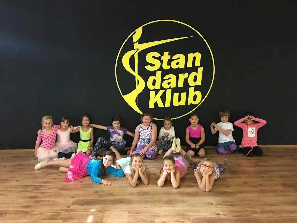 Taneční kurzy školy StandardKlub Modřany - pro děti - Latino dance pro dívky 1. - 3. třída začátečníci + mírně pokročilí
