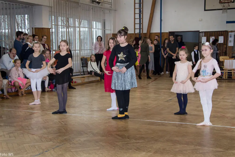 Taneční kurzy školy StandardKlub Modřany - pro děti - Pohybová a gymnastická průprava pro děti od 6 let a mládež