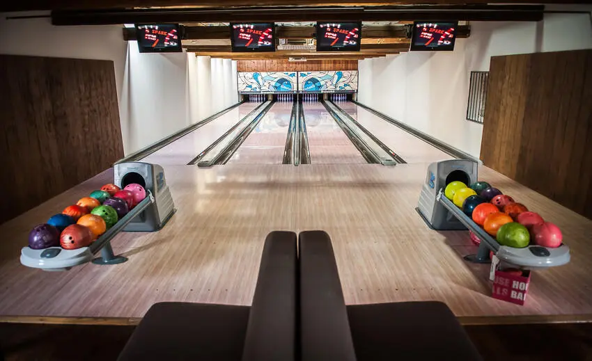 XBowling Kyje - 4 profesionální dráhy v atraktivním bowlingovém centru