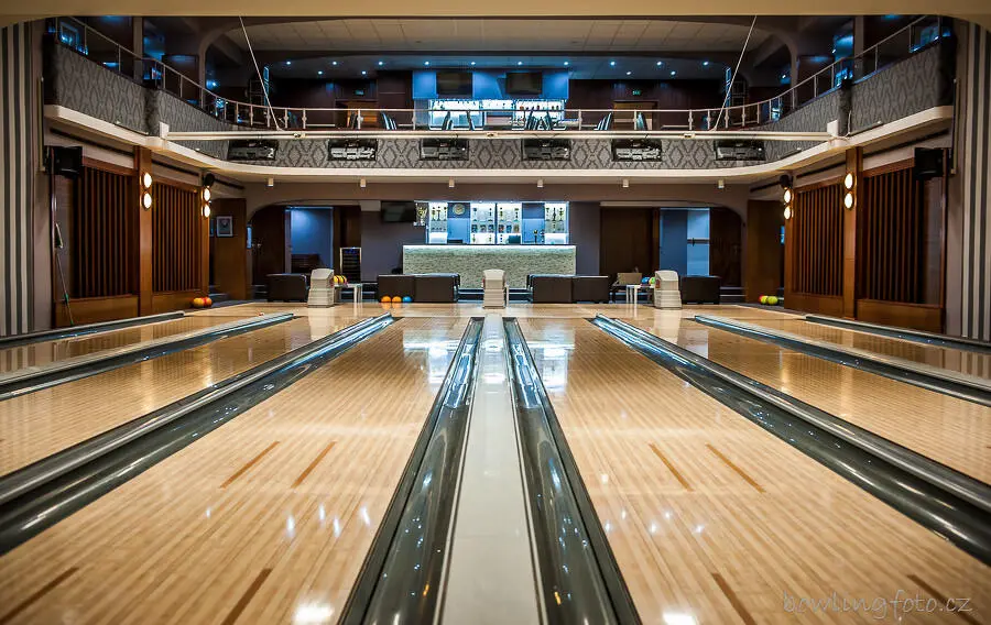 XBowling Praha Strašnice - 6 profesionálních drah s možností dětských mantinelů